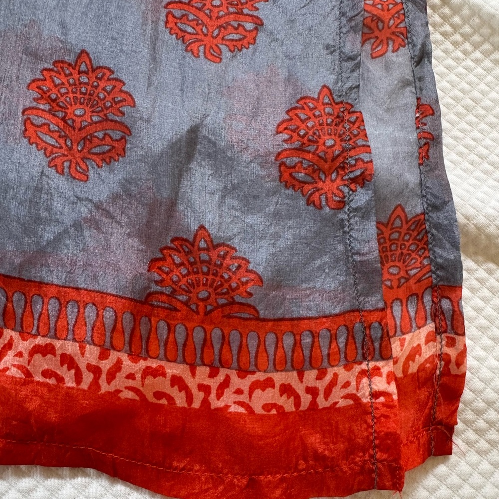 Gray and Red Patterned Tunic - Picture 3 of 6